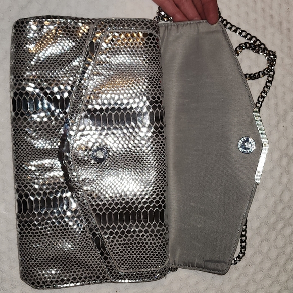 đWHBM printed metallic snake clutch - Picture 9 of 16